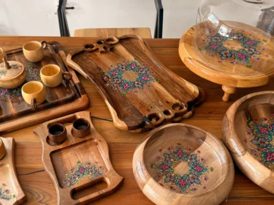 ۱۰ صنایع دستی چوبی پرفروش و ترند امسال؛ از آشپزخانه تا قلب دکوراسیون منزل