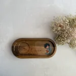 سینی چوبی نقاشی‌ دست طرح پسر راه‌ راه