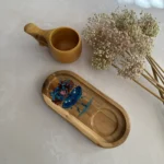 سینی سرو چوبی نقاشی‌دست نقش دختر رقصان با جای لیوان