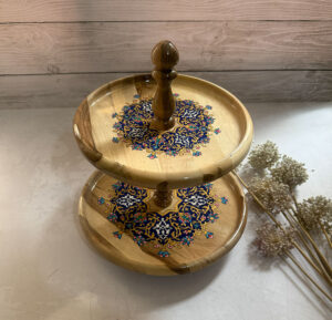 استند دو طبقه چوبی با نقاشی دس