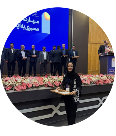 محبوبه صالحی کارآفرین برتر سال 1404